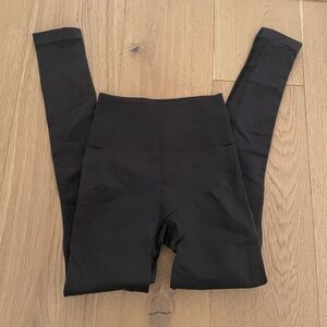 Lululemon zone in tight compression leggings black size 4